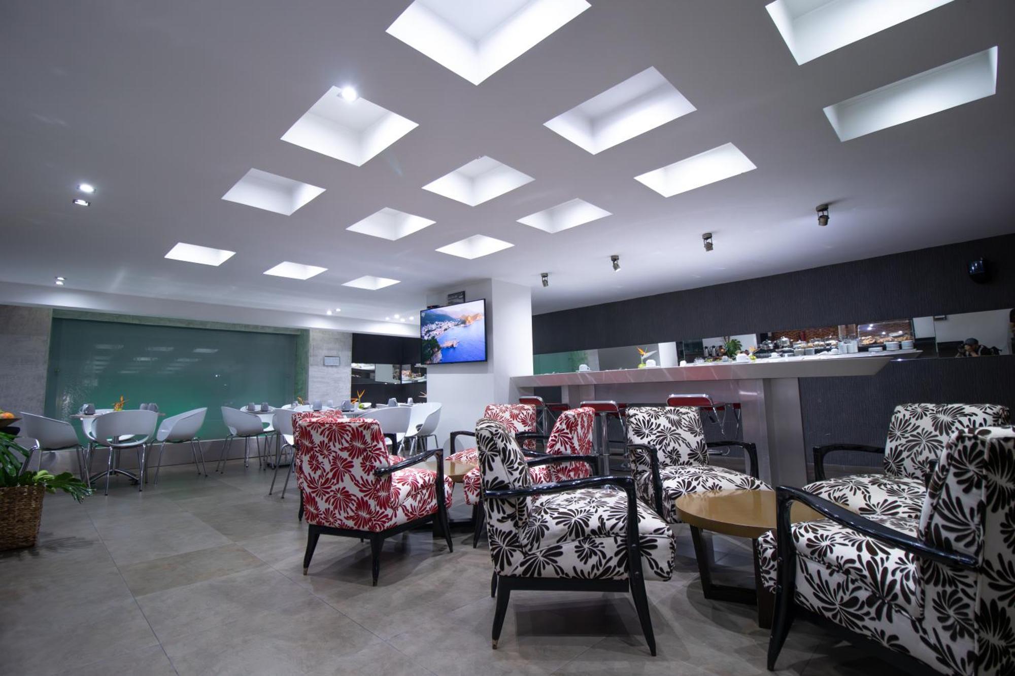 San Simon Hotel Pereira By Soratama Εξωτερικό φωτογραφία The lounge at the airport.